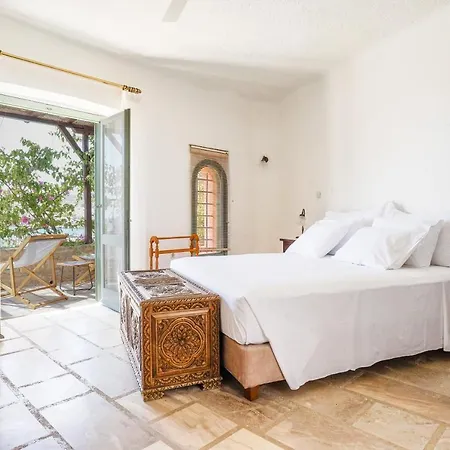 Exquisite Beachfront Mansion Willa Ermupoli