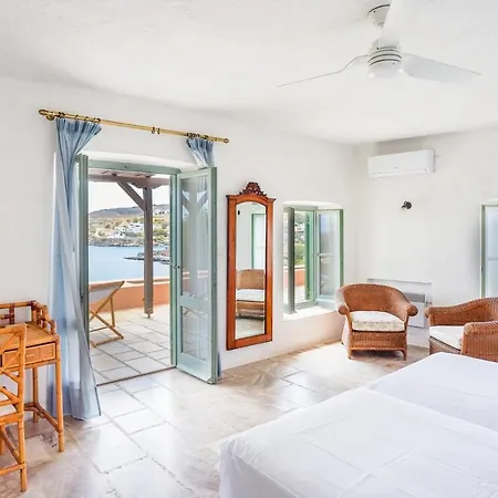 Exquisite Beachfront Mansion *