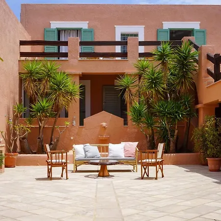 Exquisite Beachfront Mansion *