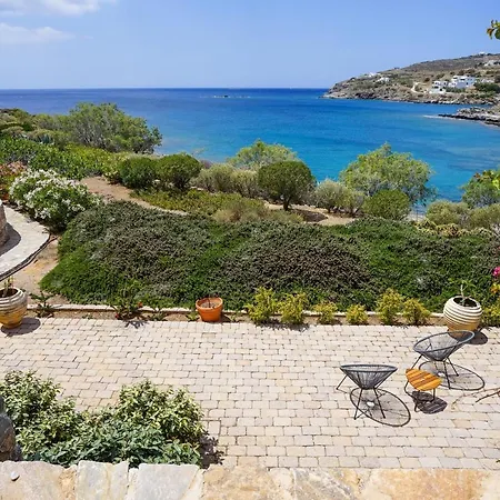 Exquisite Beachfront Mansion Вилла *