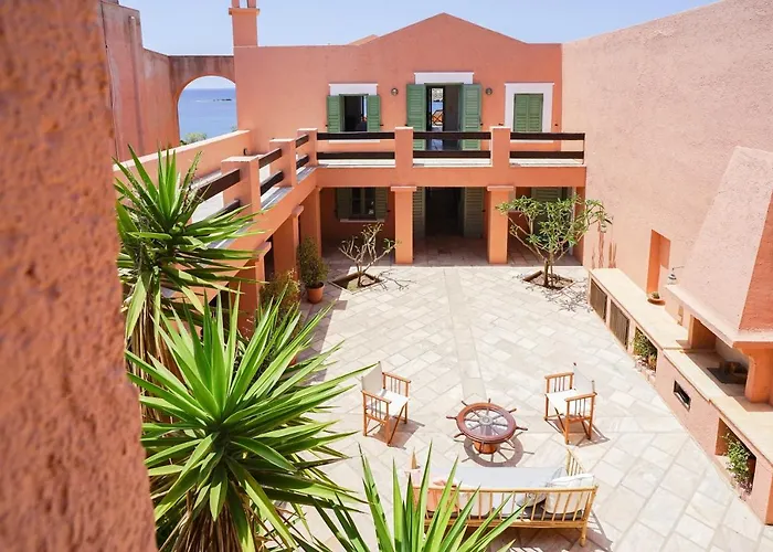 Exquisite Beachfront Mansion *