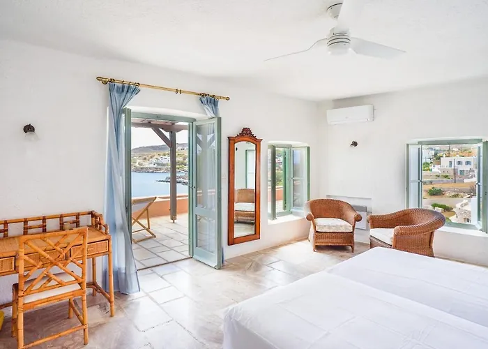 Exquisite Beachfront Mansion *