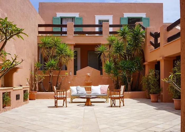 Exquisite Beachfront Mansion *